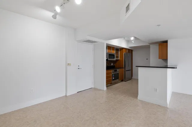The Slade Unit 1405 photo 16
