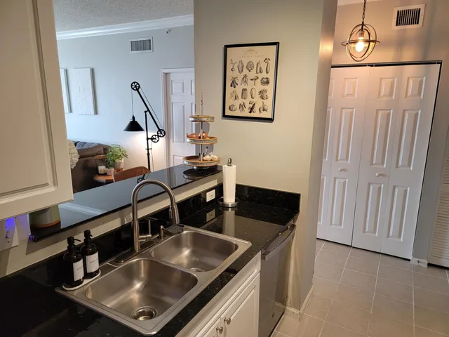 The Tower Condominium at Cityplace Unit 1207 photo 5