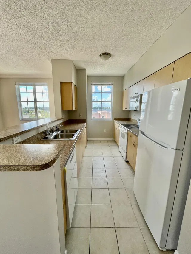 The Montecito Unit 613 photo 8