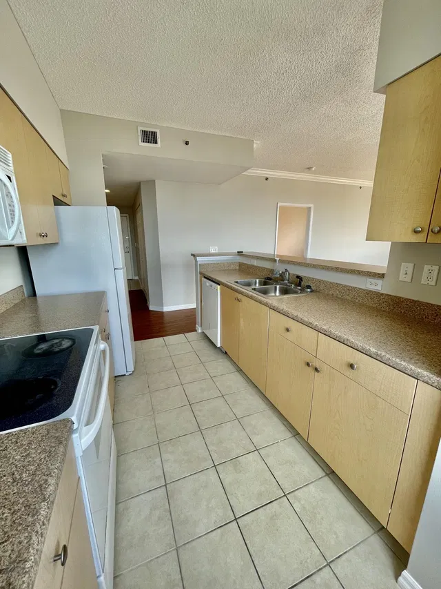 The Montecito Unit 613 photo 9