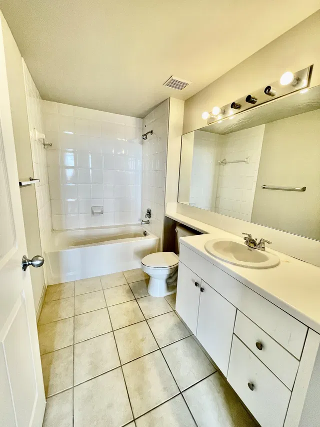 The Montecito Unit 613 photo 16