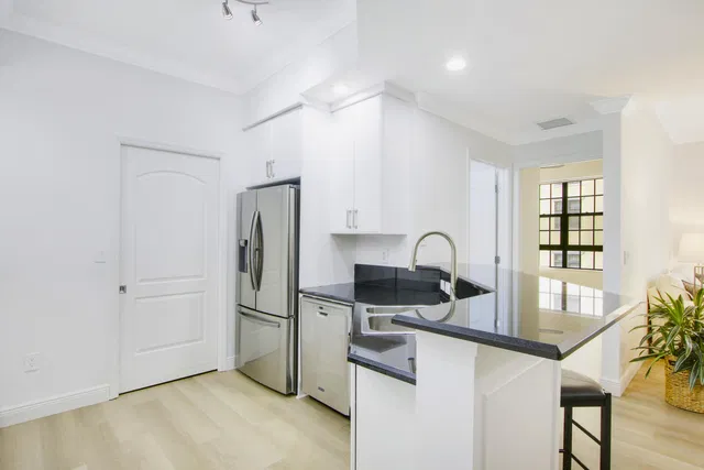 One City Plaza Unit 714 photo 11