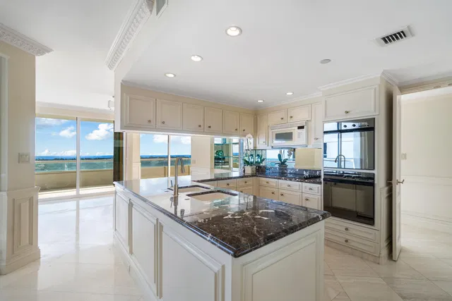 The Plaza of The Palm Beaches Unit 18e photo 15