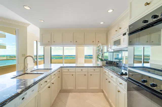 The Plaza of The Palm Beaches Unit 18e photo 16