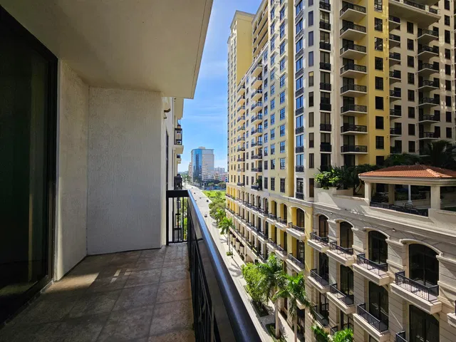 One City Plaza Unit 712 photo 4