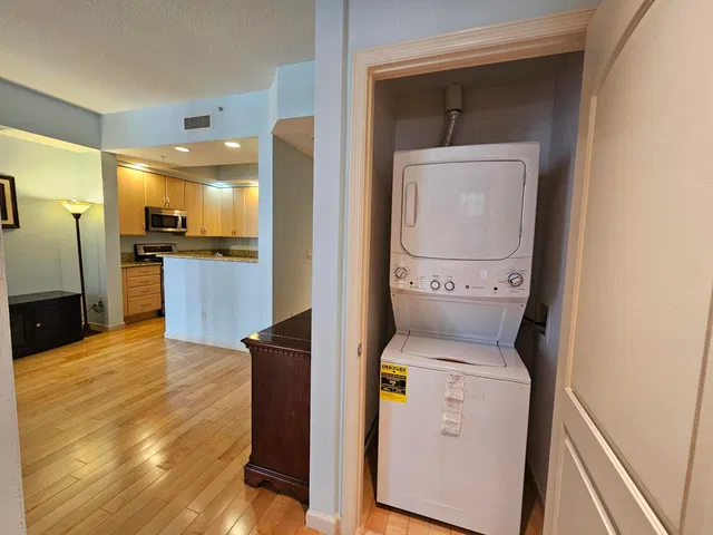One City Plaza Unit 712 photo 5