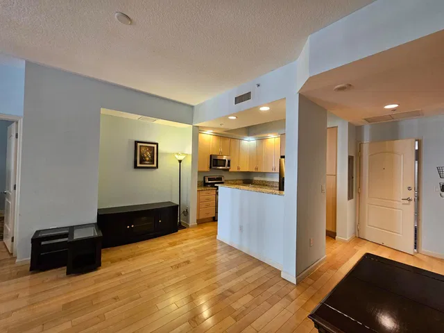 One City Plaza Unit 712 photo 24