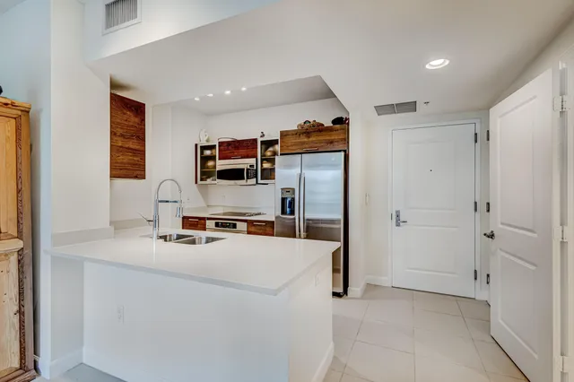 City Palms Unit 207 photo 2