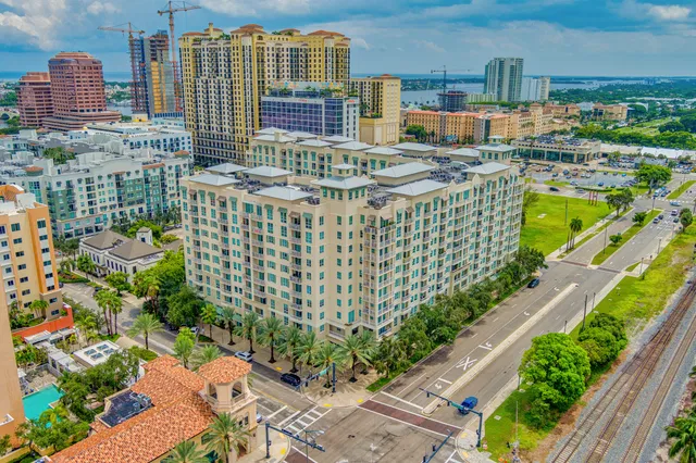 City Palms Unit 207 photo 16