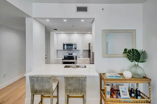 The Strand Unit 607 photo 9