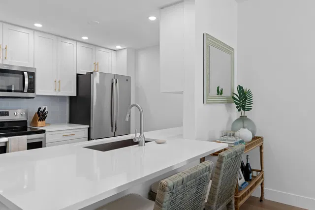 The Strand Unit 607 photo 10
