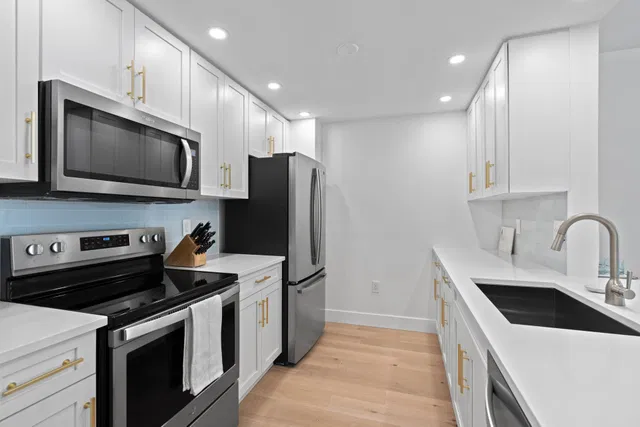 The Strand Unit 607 photo 11