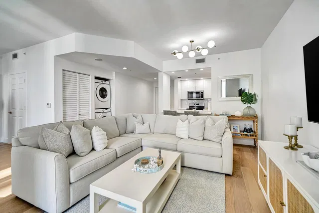The Strand Unit 607 photo 13