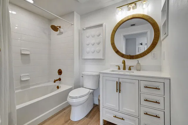 The Strand Unit 607 photo 14