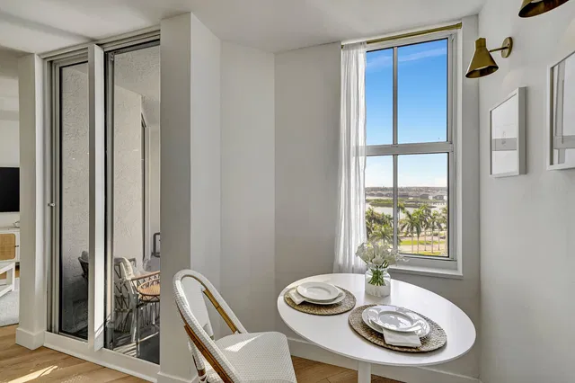 The Strand Unit 607 photo 20