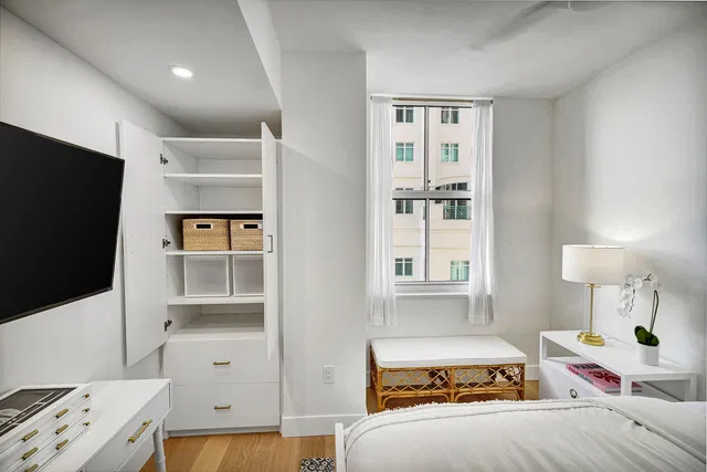 The Strand Unit 607 photo 23