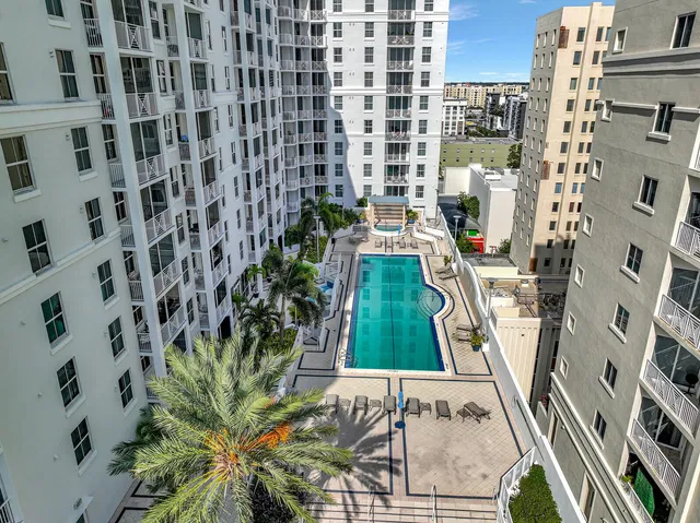 The Strand Unit 607 photo 26