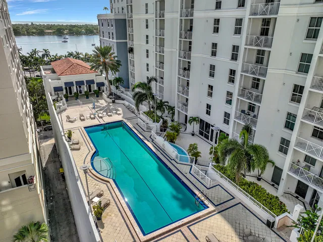 The Strand Unit 607 photo 27