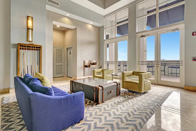 The Strand Unit 607 photo 42