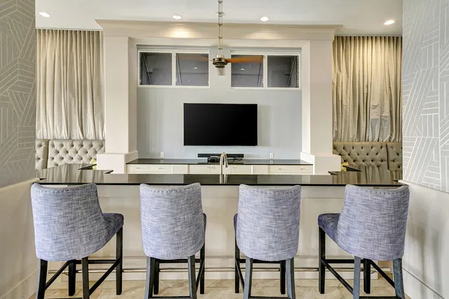 The Strand Unit 607 photo 43
