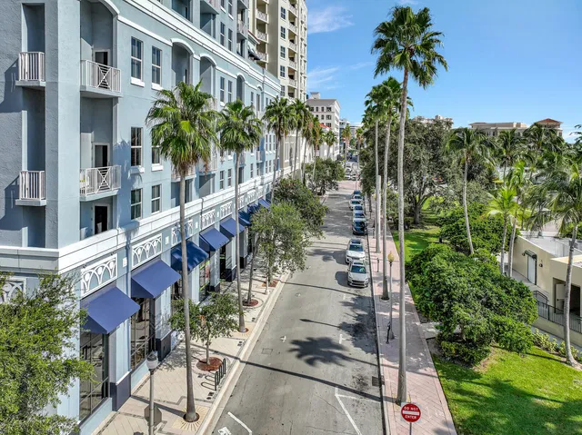 The Strand Unit 607 photo 48