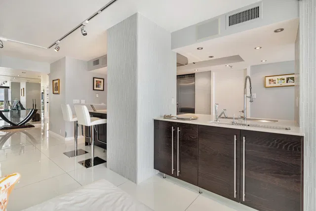 Waterview Towers Unit 1504 photo 3