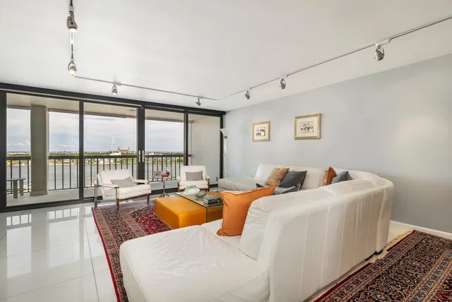 Waterview Towers Unit 1504 photo 4