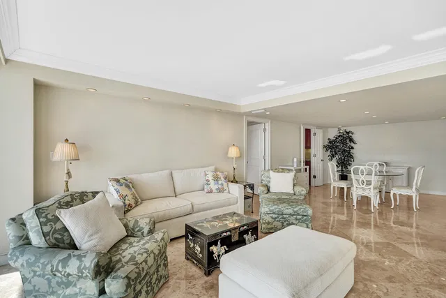Trianon Unit 1806 photo 6