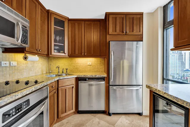 Trianon Unit 1806 photo 10