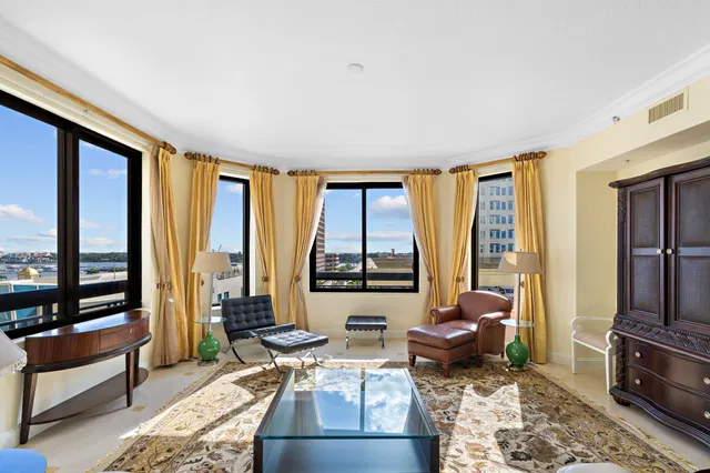 One City Plaza Unit 611 photo 2
