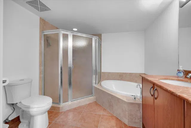 The Metropolitan Unit 518 photo 23