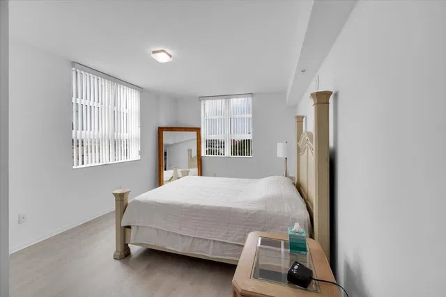 The Metropolitan Unit 518 photo 24