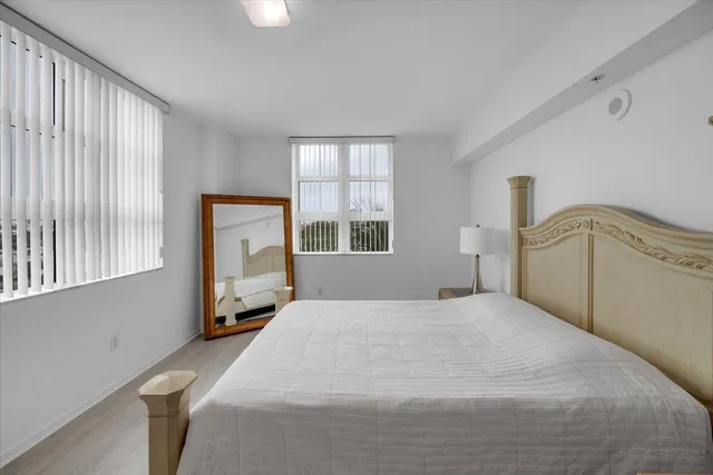 The Metropolitan Unit 518 photo 26