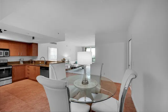 The Metropolitan Unit 518 photo 32
