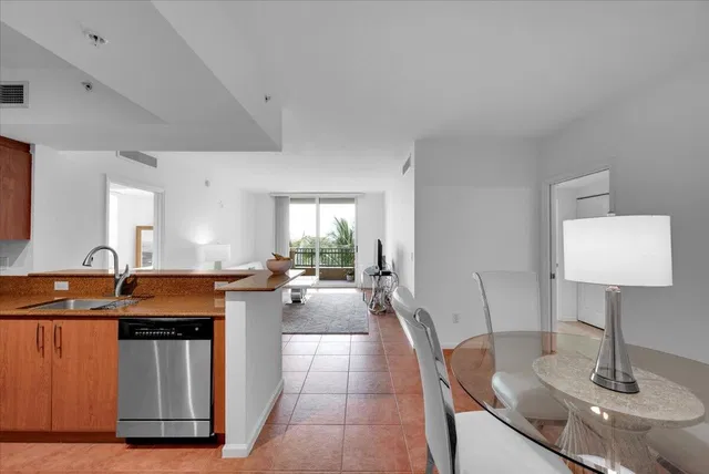 The Metropolitan Unit 518 photo 33