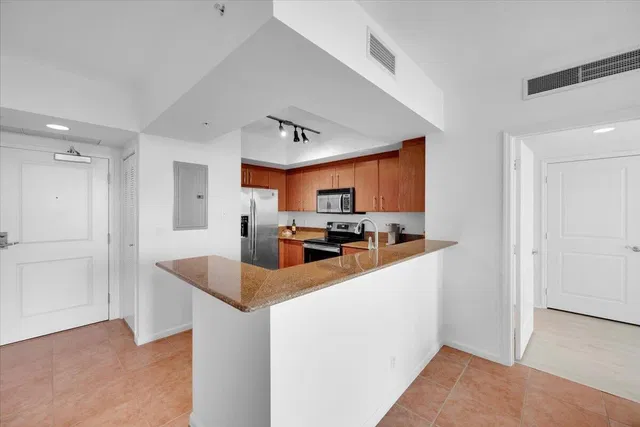 The Metropolitan Unit 518 photo 35