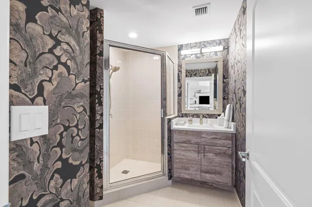One City Plaza Unit 1206 photo 32