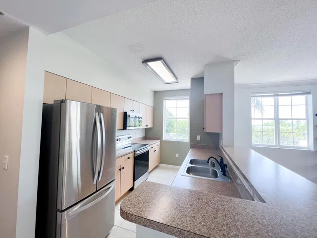 The Montecito Unit 301 photo 11