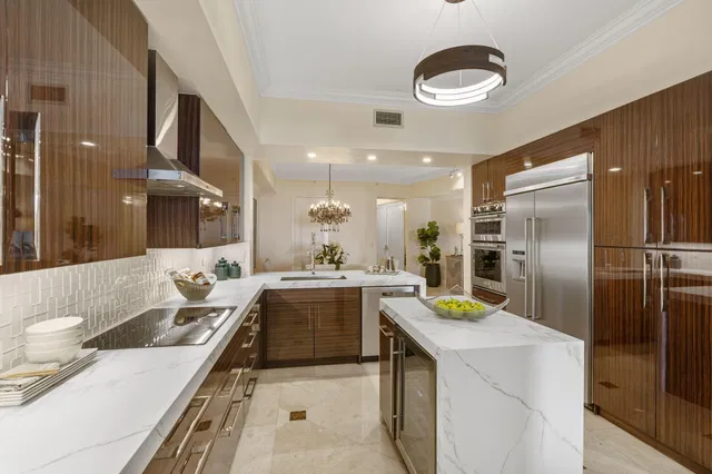 Esplanade Grande Unit 605 photo 8