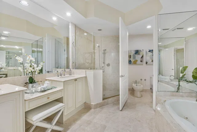 Esplanade Grande Unit 605 photo 14