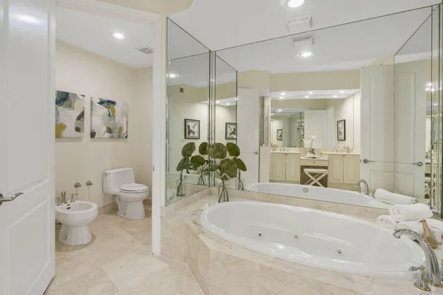 Esplanade Grande Unit 605 photo 15