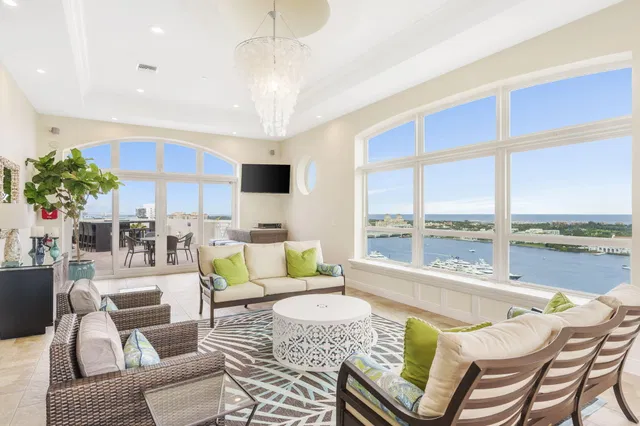 Esplanade Grande Unit 605 photo 32