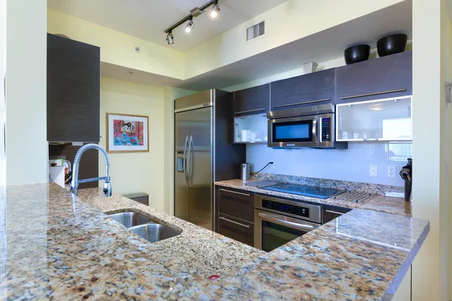 CityPlace South Tower Unit 1717 photo 6