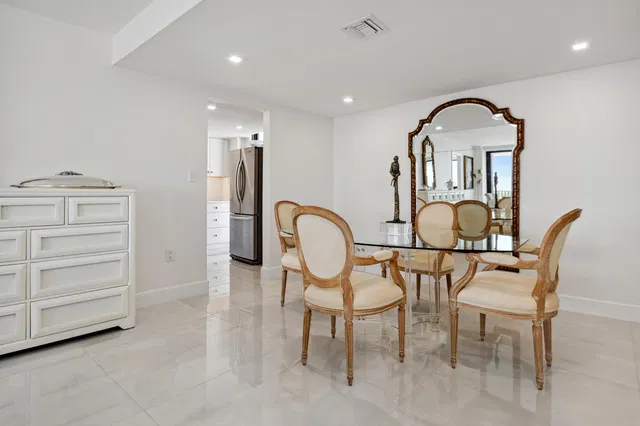 Trianon Unit 1506 photo 2