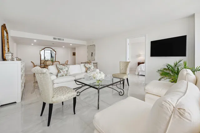 Trianon Unit 1506 photo 7