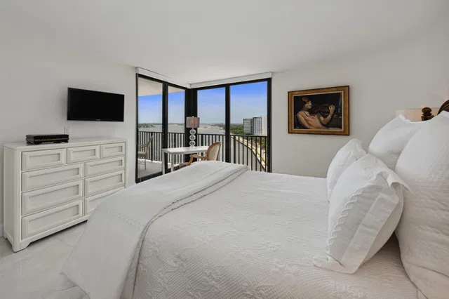 Trianon Unit 1506 photo 9