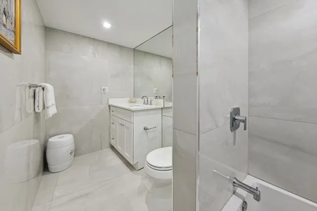 Trianon Unit 1506 photo 12