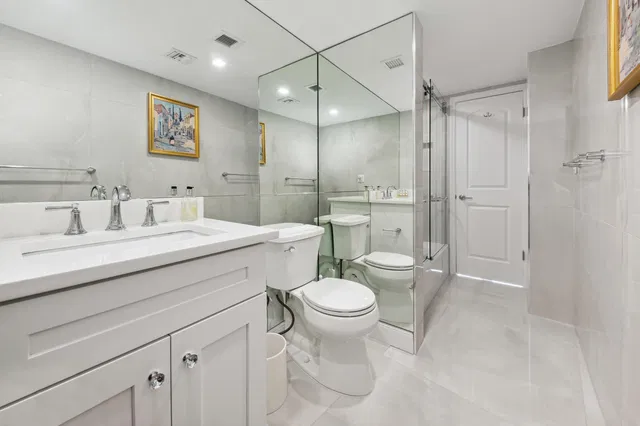 Trianon Unit 1506 photo 13