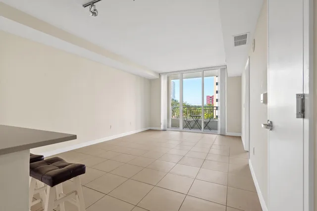 City Palms Unit 303 photo 3