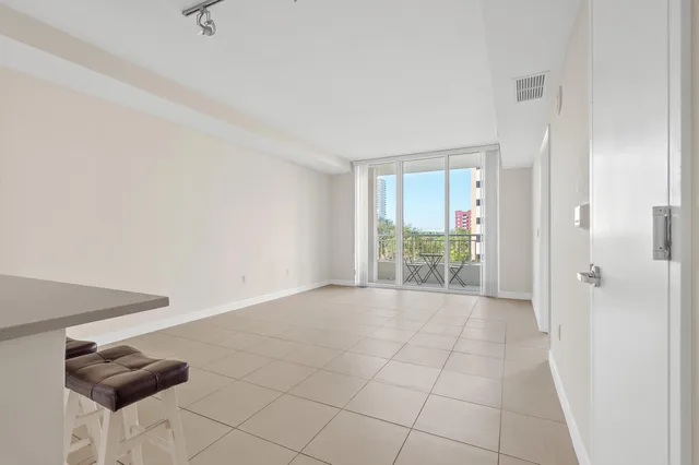 City Palms Unit 303 photo 6